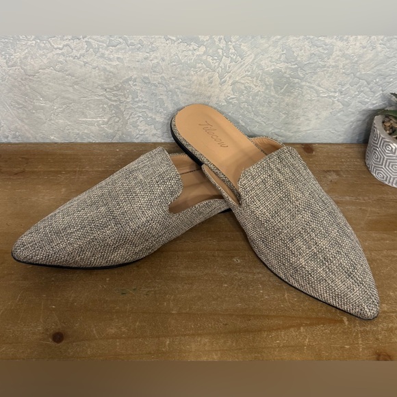Tilocow Shoes - Women's  Tilocow  Gray Burlap Slip-On Flats/mule shoes Sz 8.5